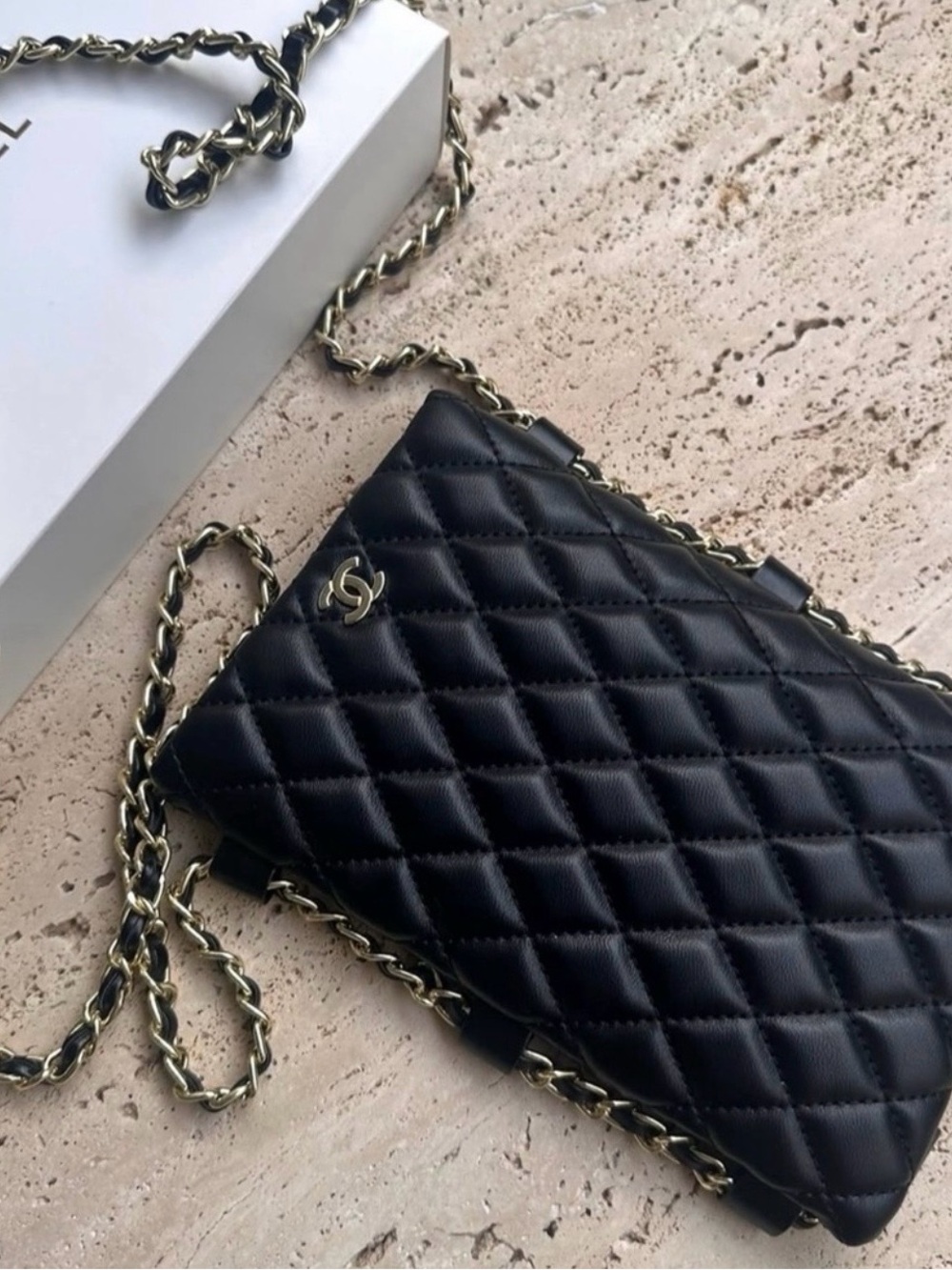 Chic Black Quilted Crossbody with Gold Chain Strap